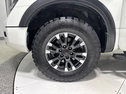 Used 2020 Nissan Titan PRO-4X w/ Pro-4x Convenience Package AWD/4WD image 9
