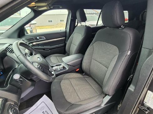 Used 2018 Ford Explorer XLT AWD/4WD image 7