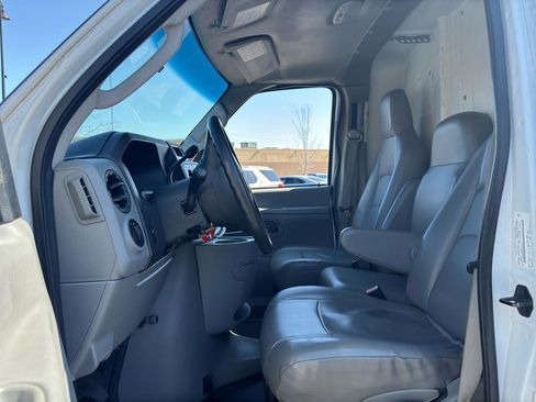 Used 2011 Ford E-450 and Econoline 450 Super Duty RWD image 9