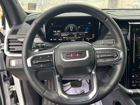 Used 2025 GMC Acadia Elevation image 22