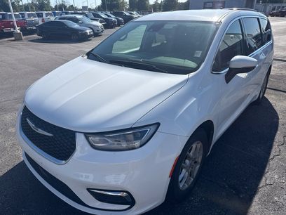 Used 2023 Chrysler Pacifica Touring-L