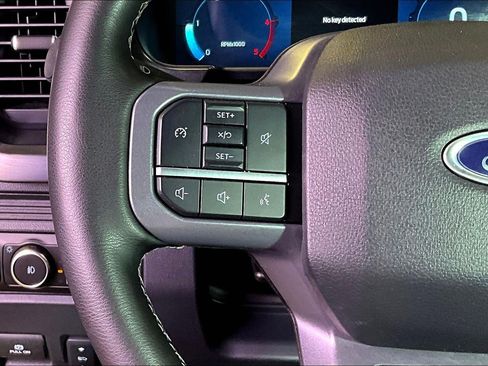 Used 2025 Ford F250 Lariat AWD/4WD image 13