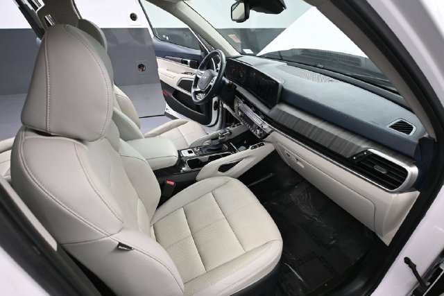 Used 2024 Kia Telluride EX w/ EX Captain's Chair Package AWD/4WD image 46