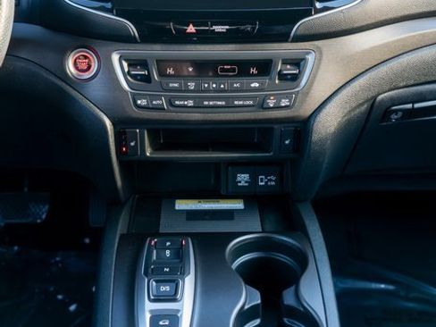 Used 2022 Honda Pilot TrailSport image 19