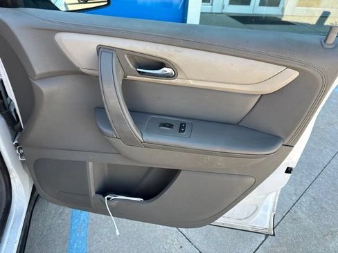 Used 2017 Chevrolet Traverse LS FWD image 17