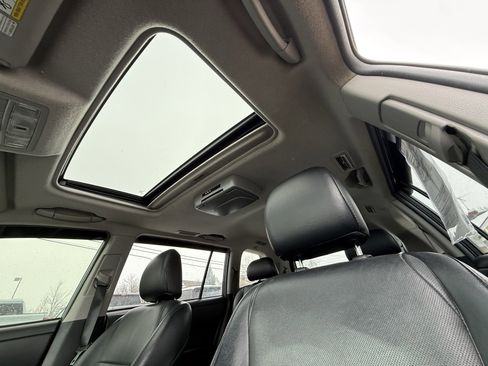 Used 2012 Toyota Highlander Limited w/ Tow Pkg image 4