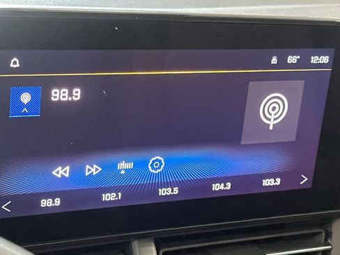 Used 2025 Chevrolet Trax LT FWD image 20
