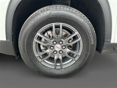 Used 2025 GMC Acadia Elevation image 14