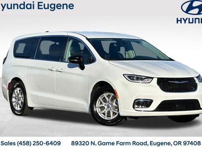 Used 2024 Chrysler Pacifica Touring-L