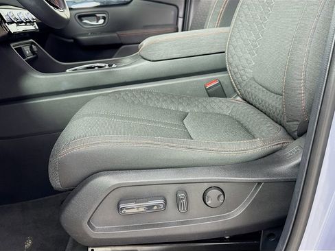 Used 2025 Honda Pilot Sport image 23