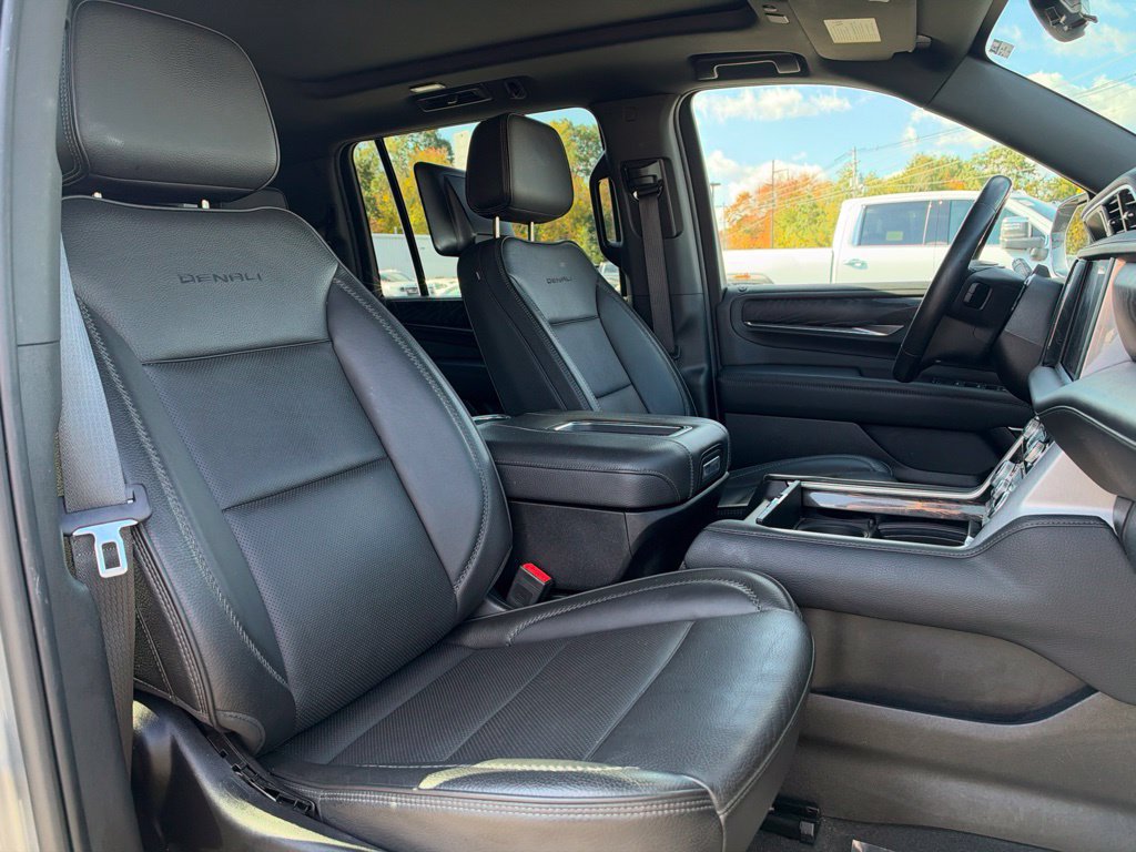Used 2023 GMC Yukon XL Denali w/ Denali Reserve Package AWD/4WD image 9