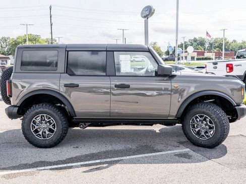New 2025 Ford Bronco Badlands image 4
