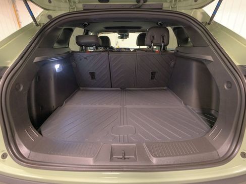 Used 2024 Chevrolet Trax RS w/ Sunroof Package image 23