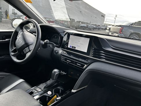 Used 2025 Toyota Camry LE image 14