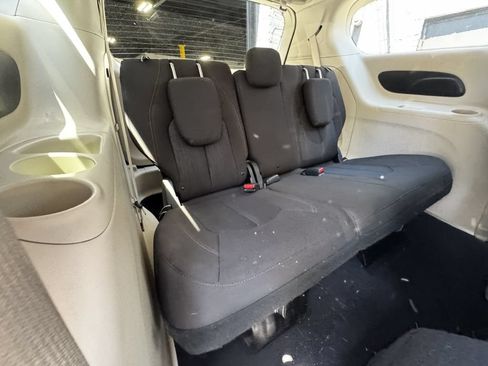 Used 2017 Chrysler Pacifica Touring FWD image 18
