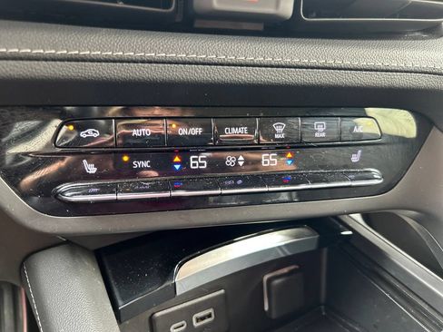 Used 2023 Buick Envision Preferred w/ Sport Touring Package AWD/4WD image 27