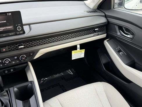Used 2025 Honda Accord SE image 15