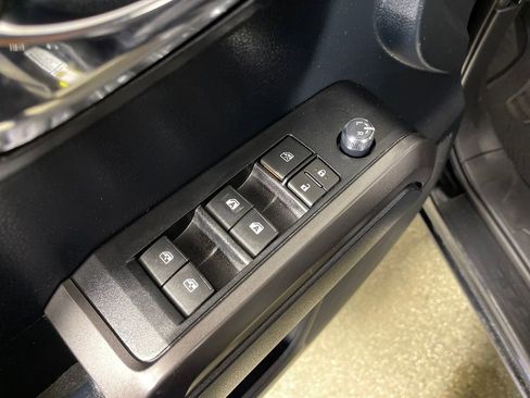 Certified 2016 Toyota Tacoma TRD Sport w/ Towing Package image 16