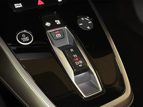 Used 2024 Audi Q4 e-tron Prestige image 29