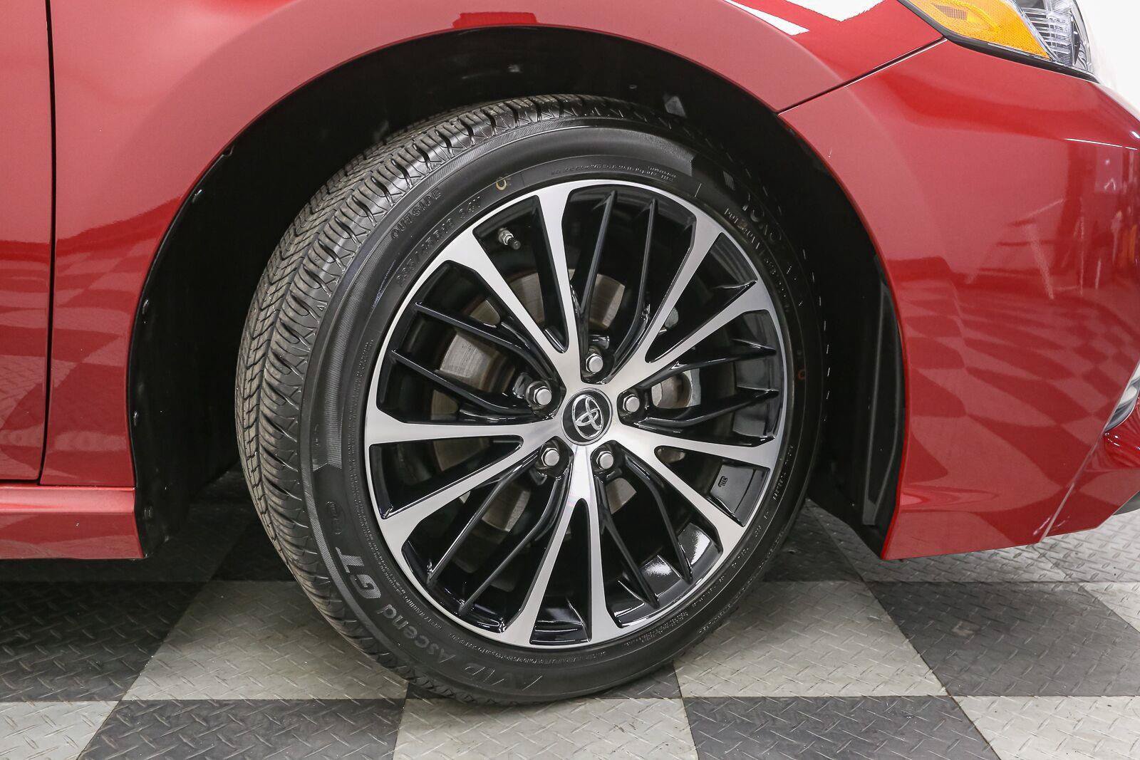 Used 2018 Toyota Camry SE FWD image 15