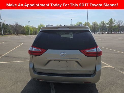Used 2017 Toyota Sienna XLE FWD image 2