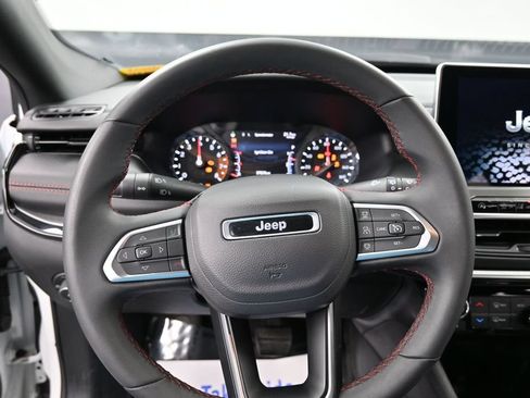 Used 2025 Jeep Compass Trailhawk AWD/4WD image 30