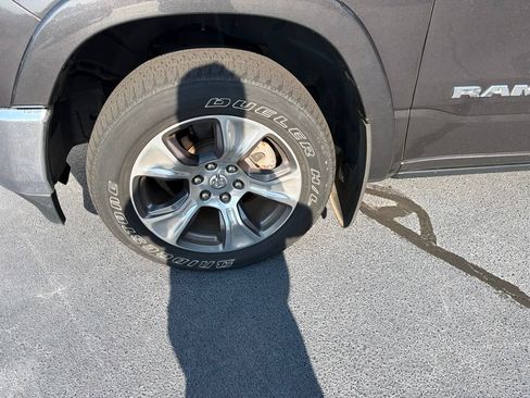 Used 2020 RAM 1500 Laramie AWD/4WD image 3