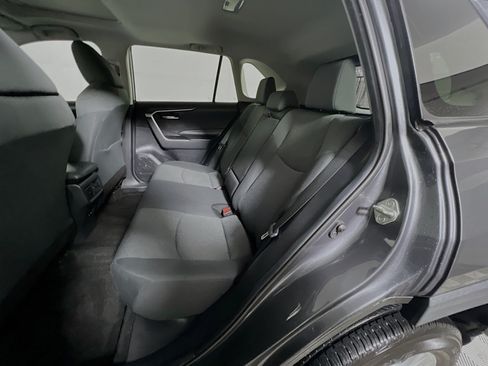 Used 2019 Toyota RAV4 XLE w/ Convenience Package FWD image 29
