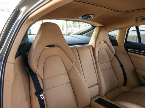 Certified 2023 Porsche Panamera Platinum Edition image 36