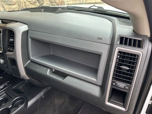 Used 2018 RAM 2500 Tradesman w/ Chrome Appearance Group image 31