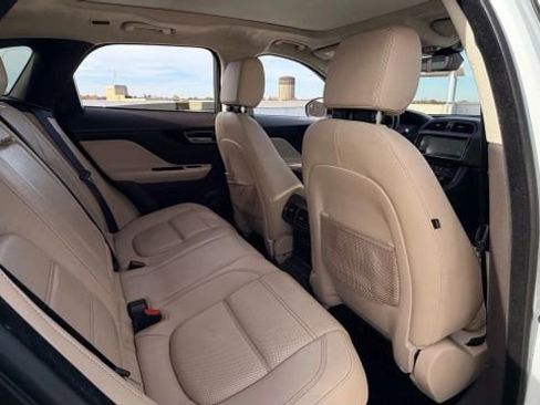Used 2019 Jaguar F-PACE Prestige image 20