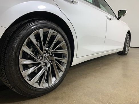 Used 2025 Lexus ES 350 Ultra Luxury w/ Accessory Package (Z2) image 9