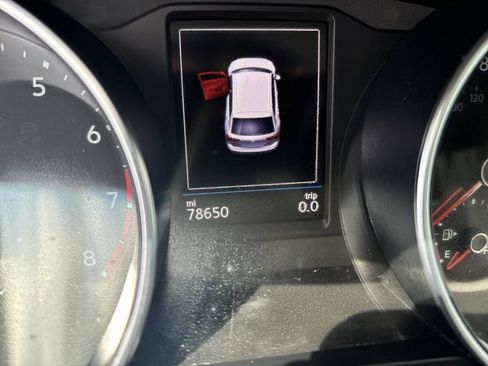 Used 2018 Volkswagen Tiguan SE w/ Panoramic Sunroof Package FWD image 12