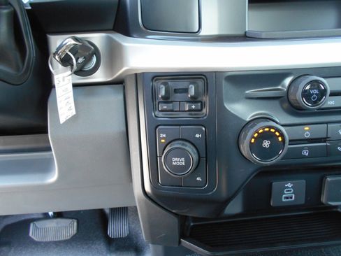 New 2025 Ford F550 4x4 Regular Cab Super Duty image 31