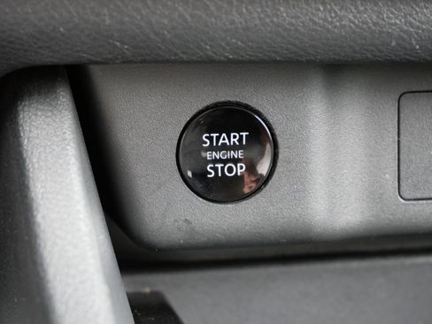 Used 2024 Nissan Rogue SV AWD/4WD image 30