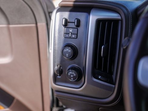 Used 2018 GMC Sierra 2500 SLT w/ Duramax Plus Package image 18