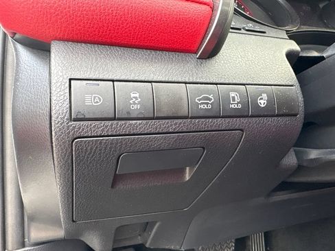 Used 2022 Toyota Camry XSE FWD image 13