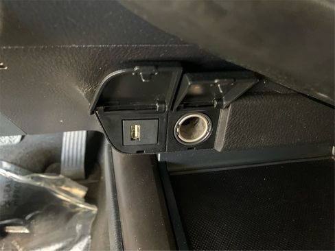 Used 2023 Toyota Camry SE image 32