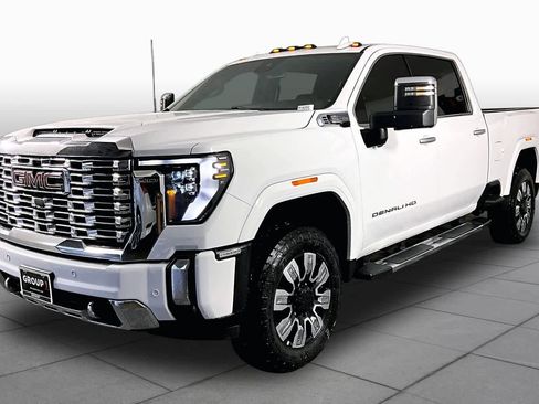 Used 2024 GMC Sierra 2500 Denali AWD/4WD image 2