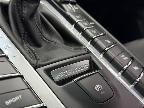 Used 2018 Porsche Macan image 25