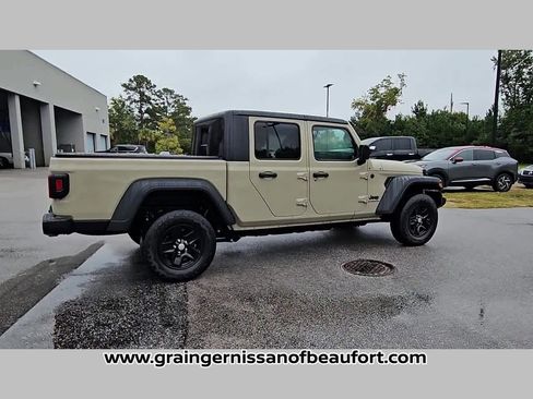 Used 2020 Jeep Gladiator Sport w/ Quick Order Package 24S image 30