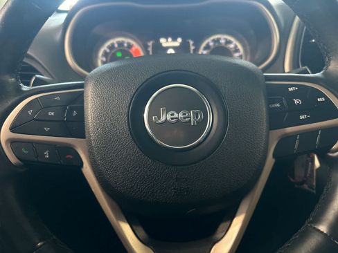 Used 2018 Jeep Cherokee Latitude w/ Altitude Package AWD/4WD image 24
