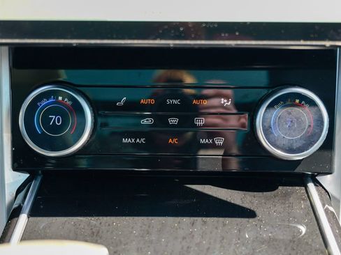 Used 2023 Land Rover Range Rover Autobiography AWD/4WD image 47