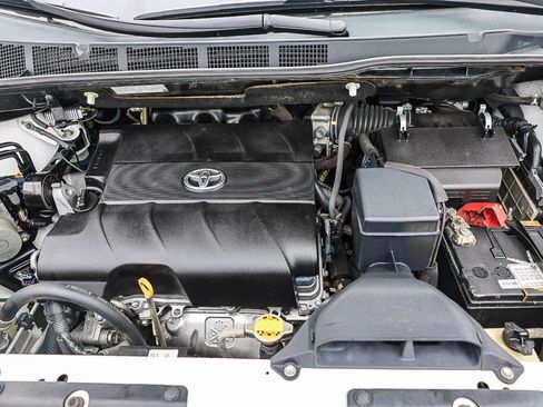 Used 2011 Toyota Sienna LE w/ Towing Pkg FWD image 19