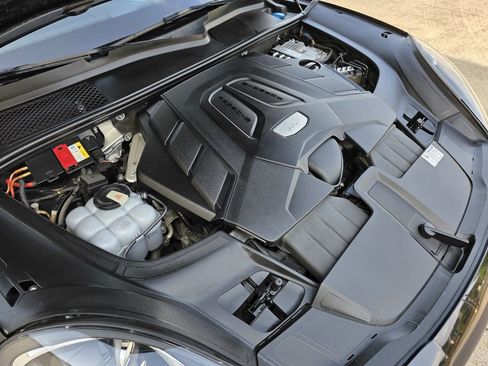 Used 2020 Porsche Cayenne image 37