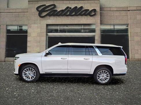 Used 2023 Cadillac Escalade ESV Premium Luxury AWD/4WD image 2