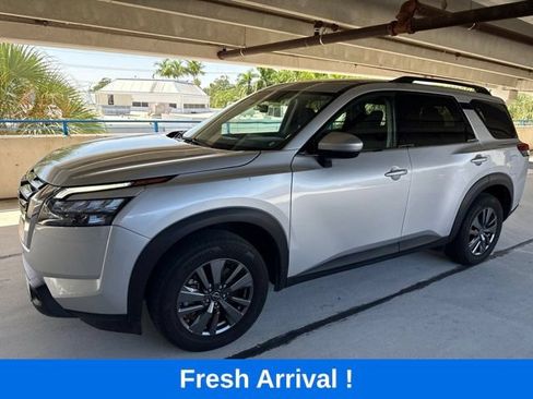 Used 2025 Nissan Pathfinder SV FWD image 1