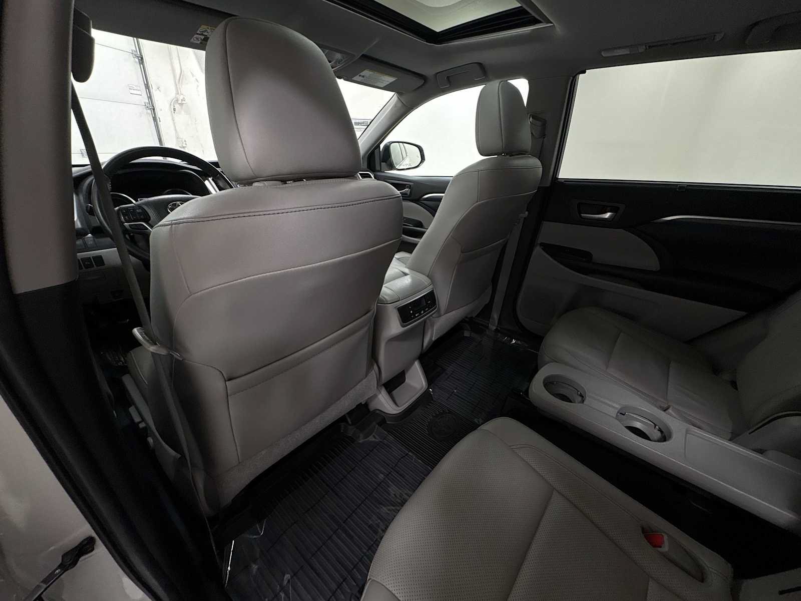 Certified 2019 Toyota Highlander Limited AWD/4WD image 27