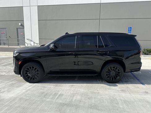 Used 2024 Cadillac Escalade Premium Luxury image 6