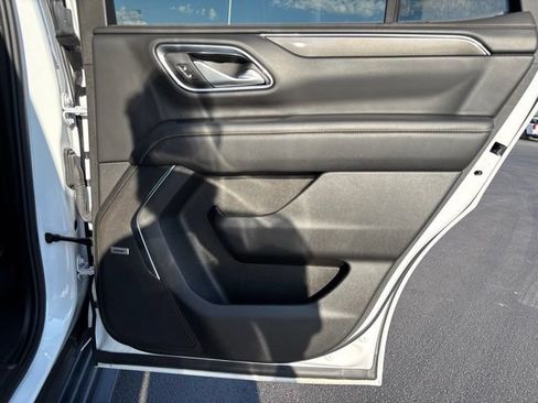 Used 2024 GMC Yukon AT4 w/ Technology Package AWD/4WD image 14